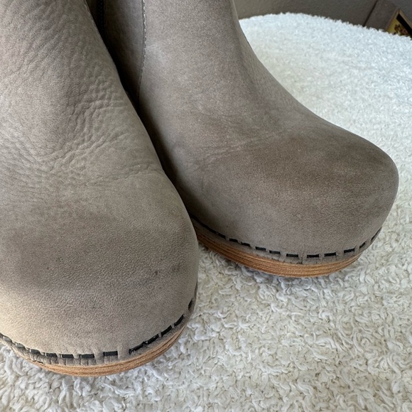 Dansko Maria Nubuc Booties boots suede tan EUC - Picture 6 of 11